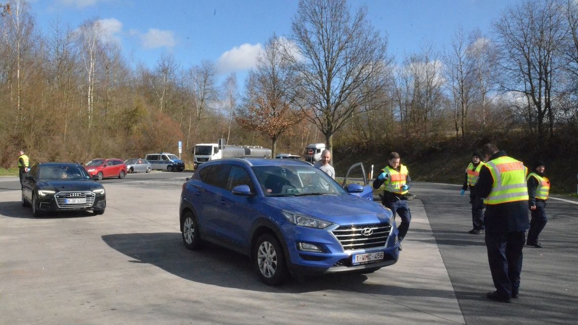Němci namátkově kontrolují řidiče na D5 za českou hranicí