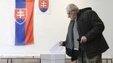 Volby na Slovensku: Tvořily se fronty, smrt komisařky oddálila zveřejnění odhadů