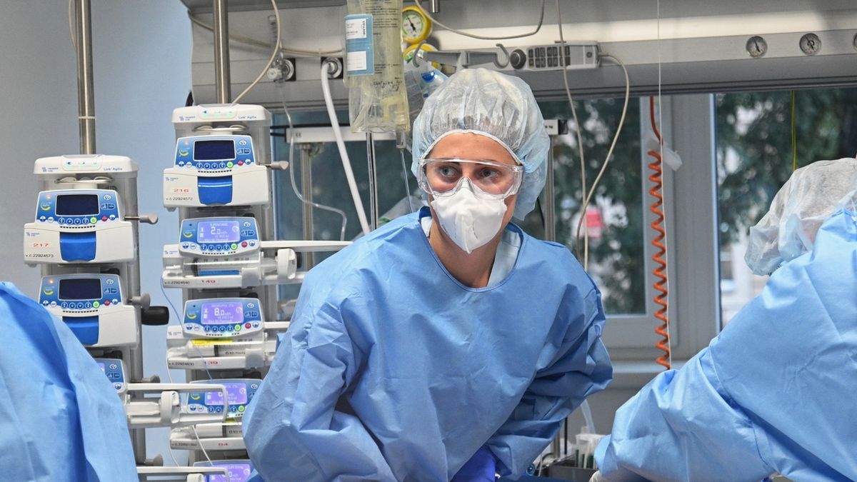 Brněnská nemocnice u sv. Anny ruší kvůli covidu operace