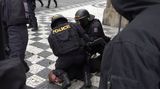 Policie zadržela na Staroměstském náměstí přes sto demonstrantů