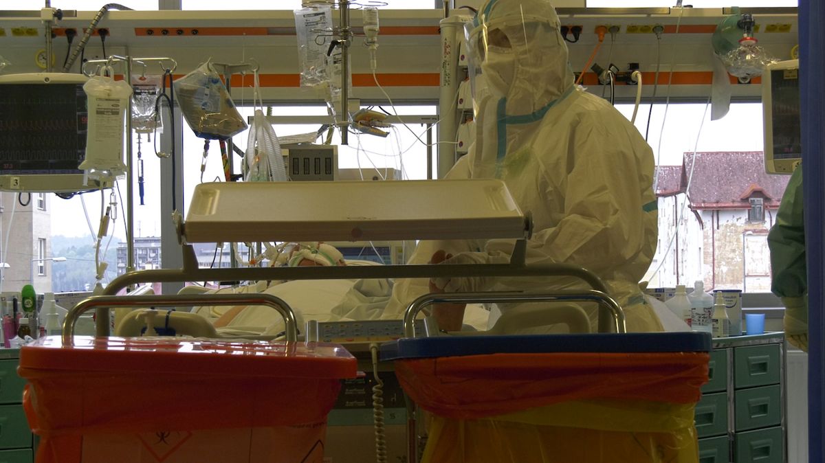 Léčba pacientů s koronavirem v Karlovarské krajské nemocnici