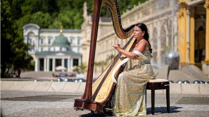 Kdo chce pochopit hudbu, nepotřebuje ani tak sluch, jako srdce, říká harfistka Katarína Ševčíková