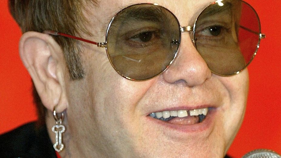 Elton vydá krabici plnou pokladů. Obsahuje víc než stovku nahrávek