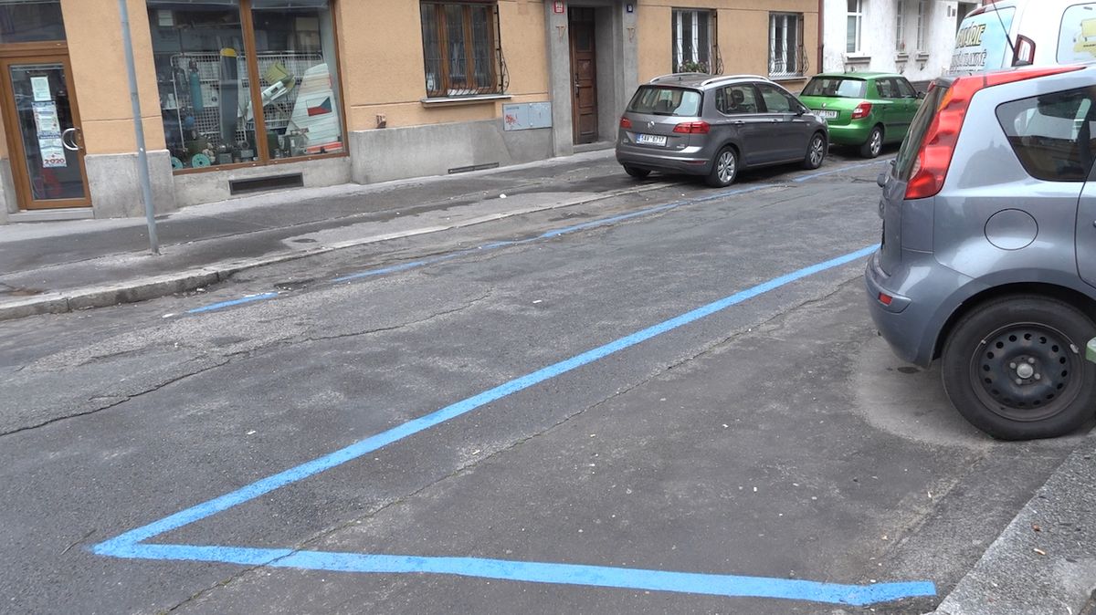 Automobilky vyzvaly pražský magistrát, aby nerušil bezplatné parkování elektromobilů