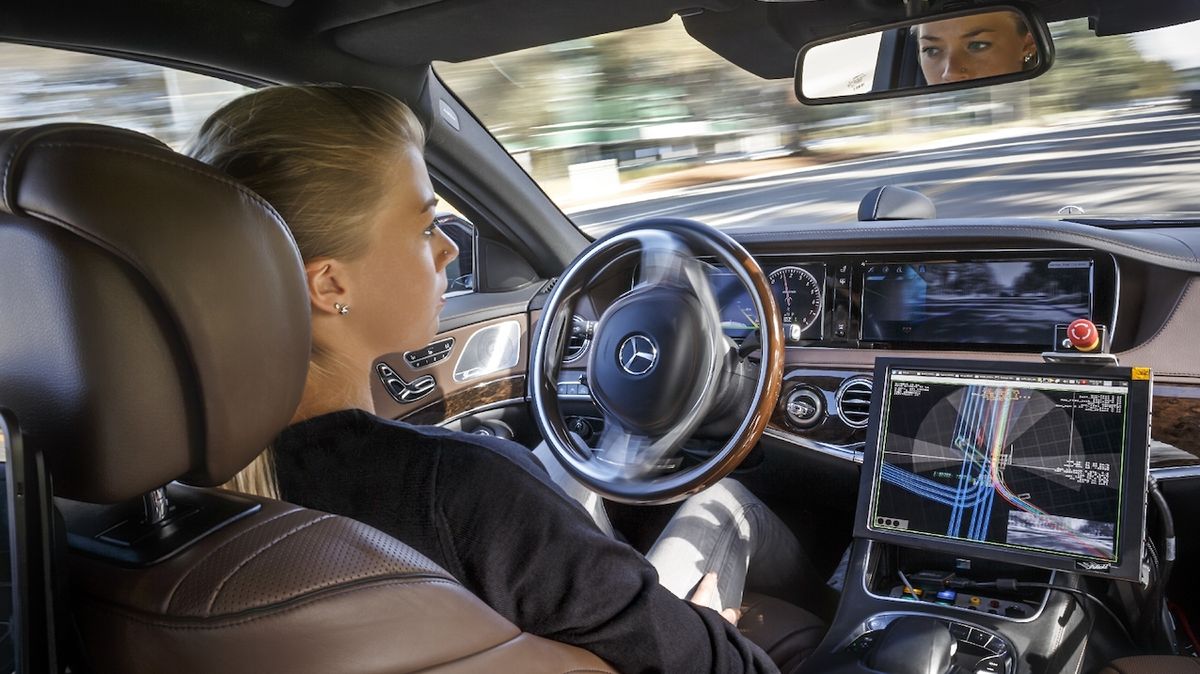 Mercedes (na snímku) a BMW budou spolupracovat na vývoji autonomního řízení.