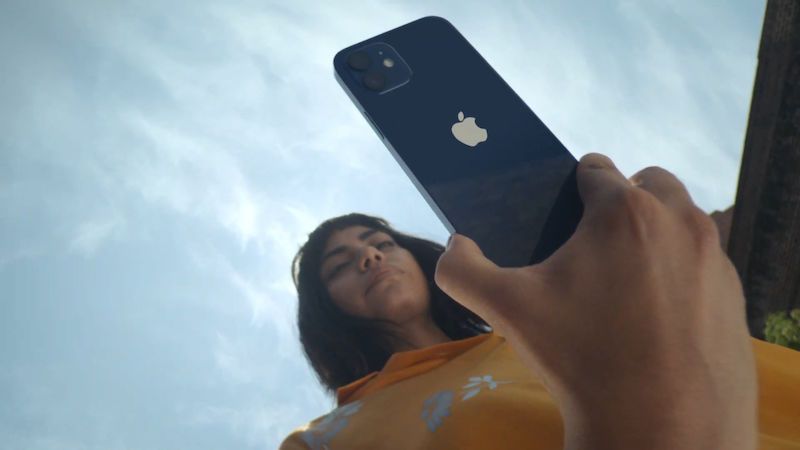 Nejmenší iPhone netáhne. Apple jej zařízne