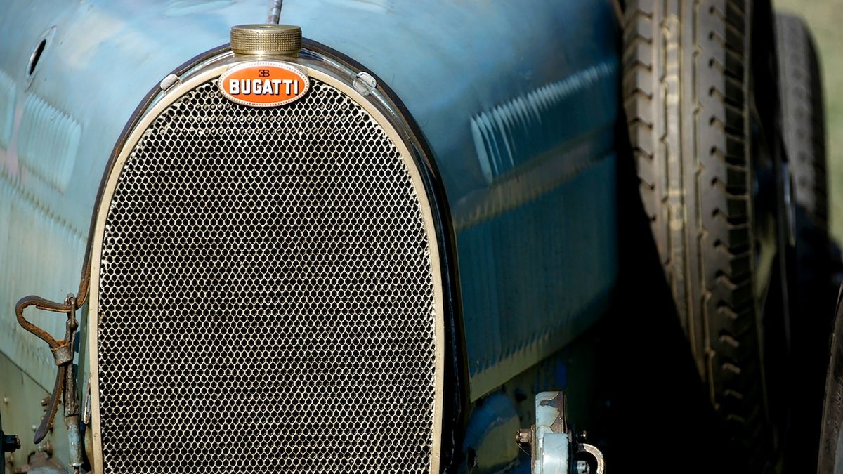 Výroba loga Bugatti (Ilustrační foto)