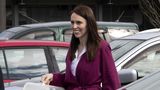 Novozélandská premiérka, která tvrdě potlačila covid, míří k obhajobě postu 