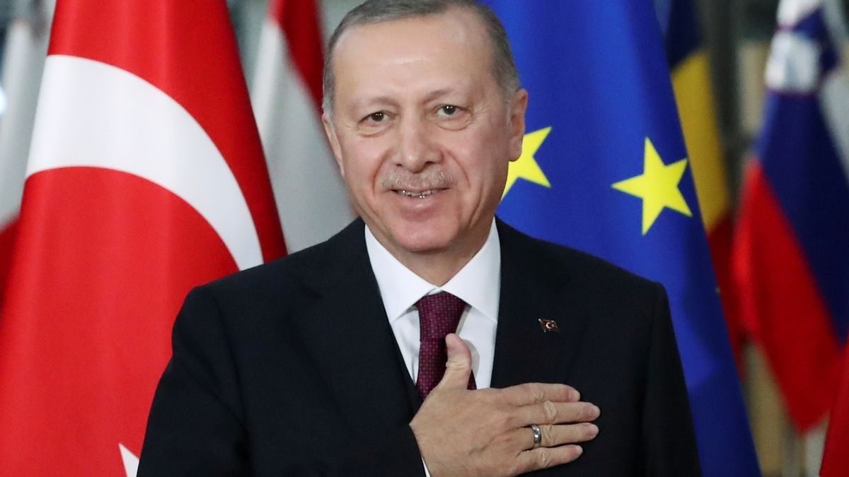 Video: Erdogan je živý a čilý