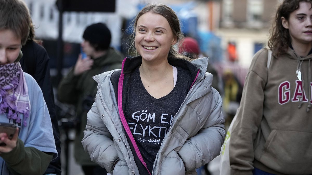 Greta přišla k soudu s úsměvem. Aktivistce za blokádu v Londýně hrozí pokuta