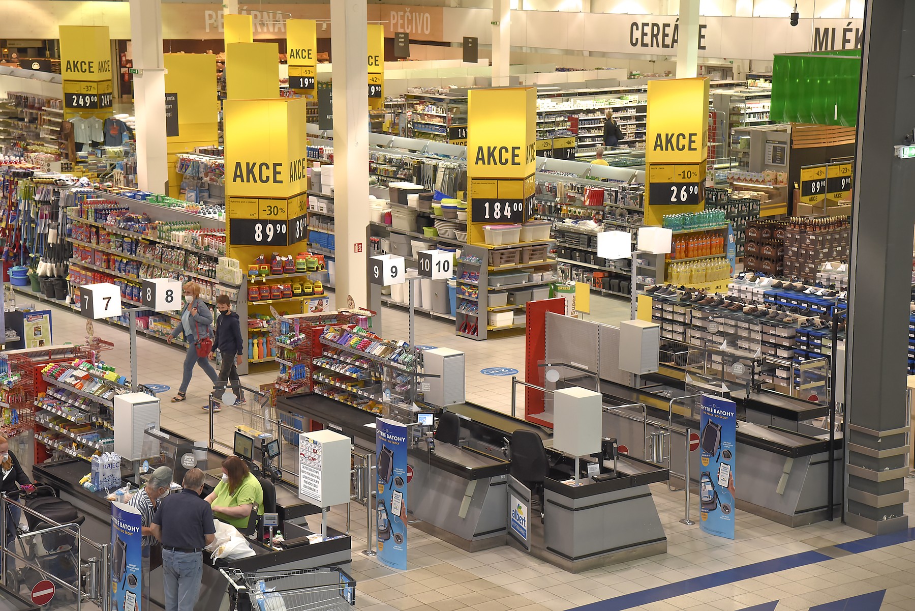 Po útoku na chladicí systémy ve Francii české supermarkety kontrolují své zabezpečení