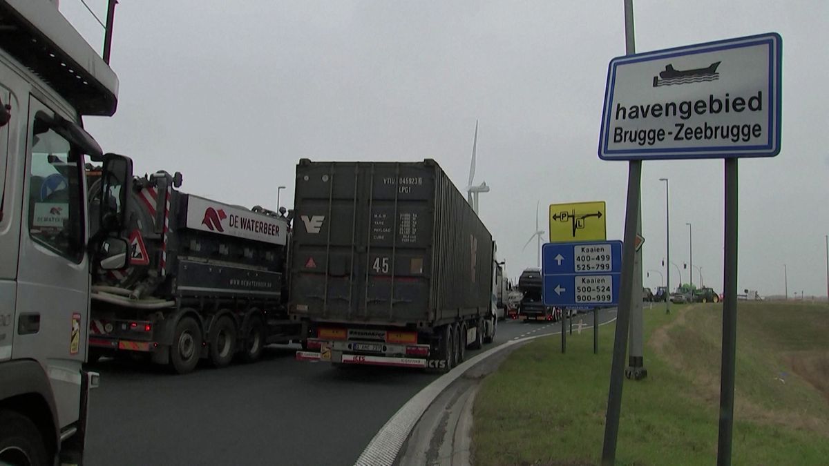 Belgičtí zemědělci blokují přístav Zeebrugge