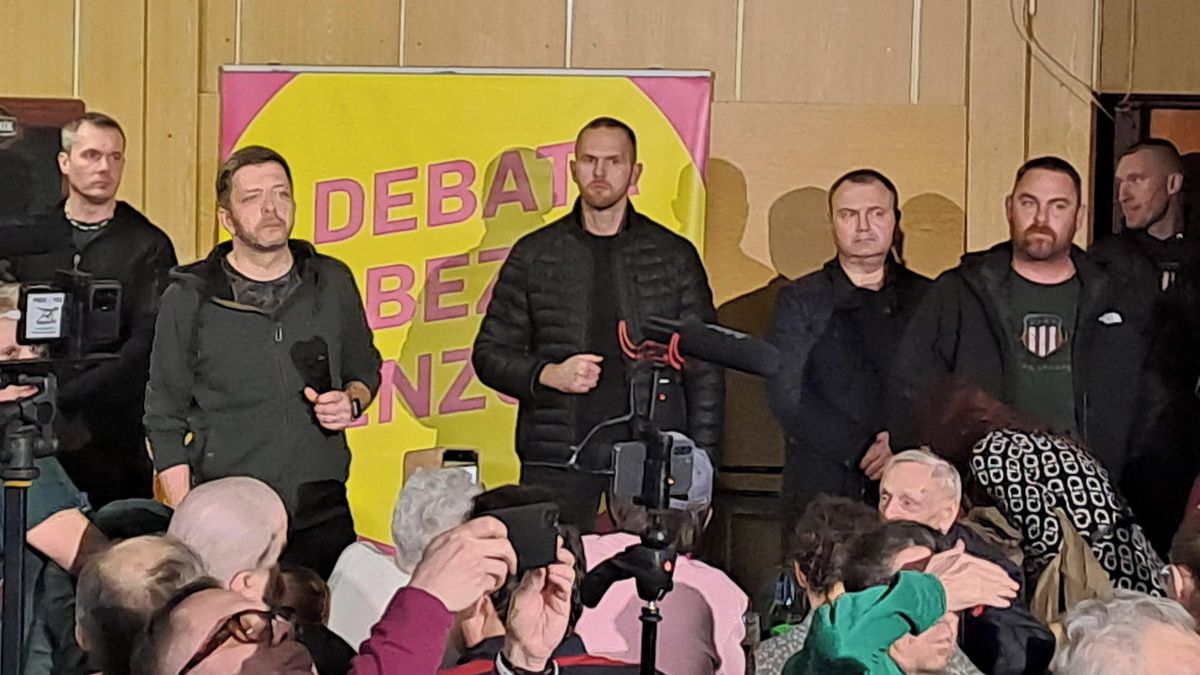 Rakušan přijel debatovat do Mostu. Hned na úvod slyšel výzvu k demisi