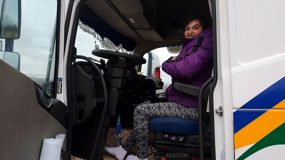 Přes dvacet let jezdí po celé Evropě, řídit kamion je její splněný dětský sen