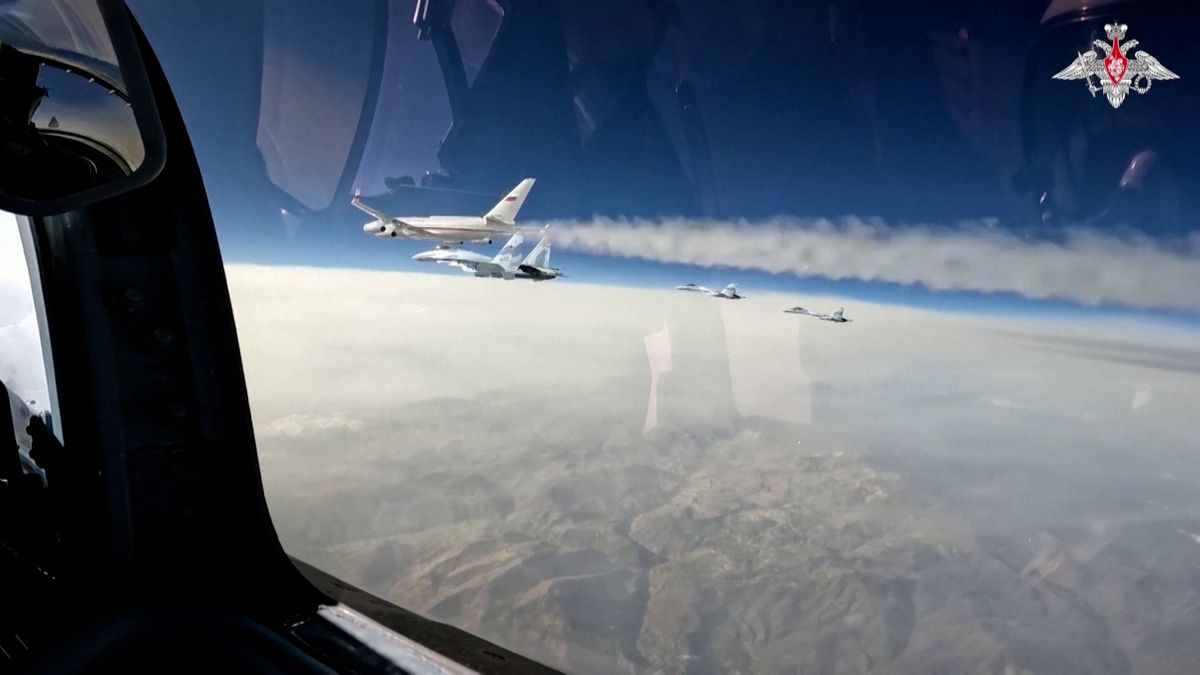 Bojí se? Putinovo letadlo na cestě do SAE doprovodily stíhačky