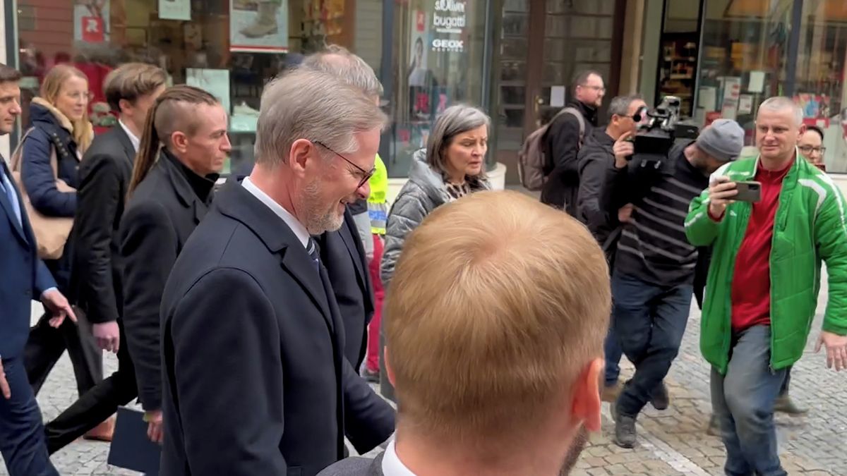 Za ministry dorazili do Jablonce farmáři, na Fialu pokřikovali nespokojenci