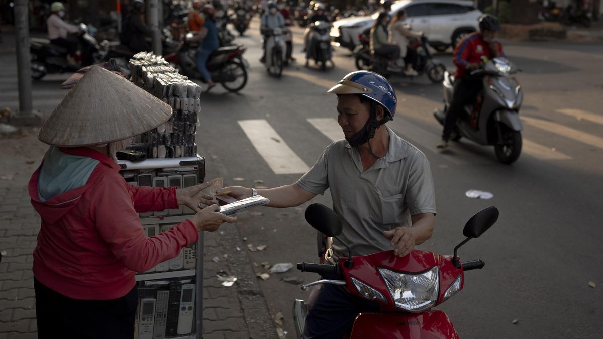 FOTO: Kde končí váš starý notebook nebo ovladač? Ve Vietnamu se prodává na ulici
