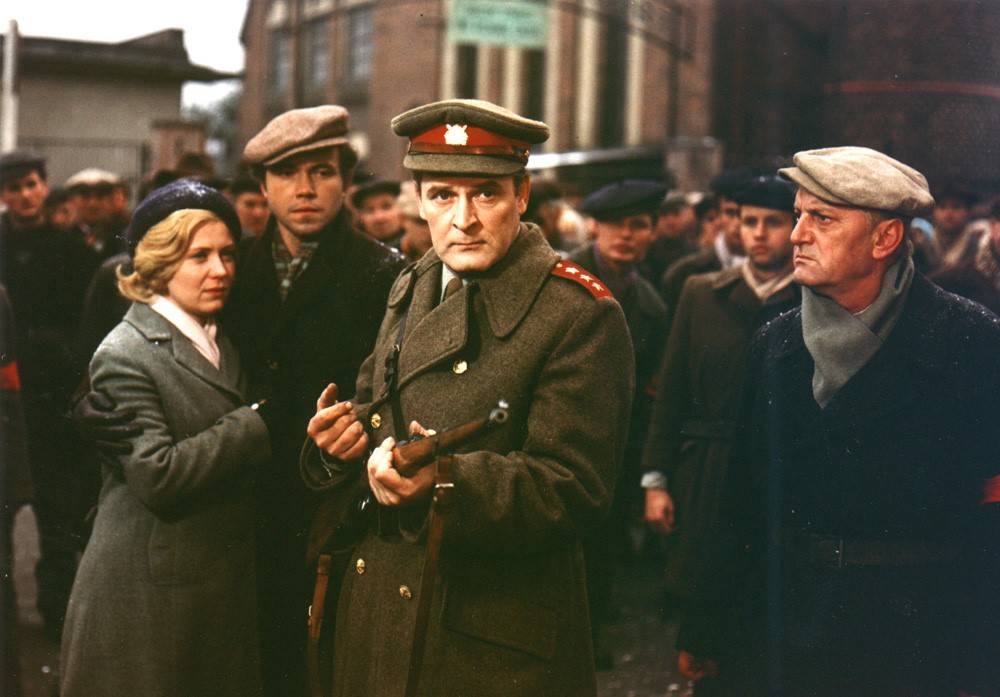 Seriál Třicet případů majora Zemana (1974) je dávno televizní klasikou, ačkoli je v něm znát výrazná ideologická linka.