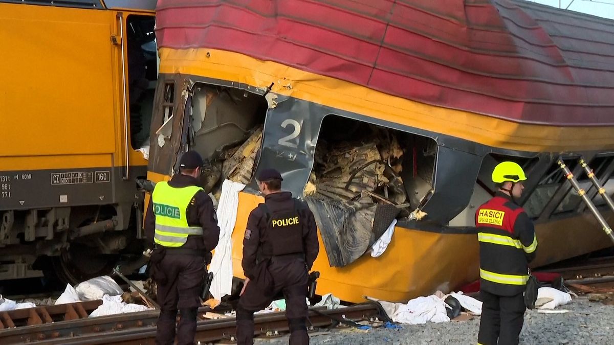 Obecné ohrožení z nedbalosti. Policie řeší smrtelnou nehodu vlaků v Pardubicích