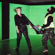 Představení souboru Farma v jeskyni Český hrdina je k vidění v pražském DOXu