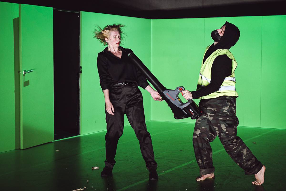 Představení souboru Farma v jeskyni Český hrdina je k vidění v pražském DOXu