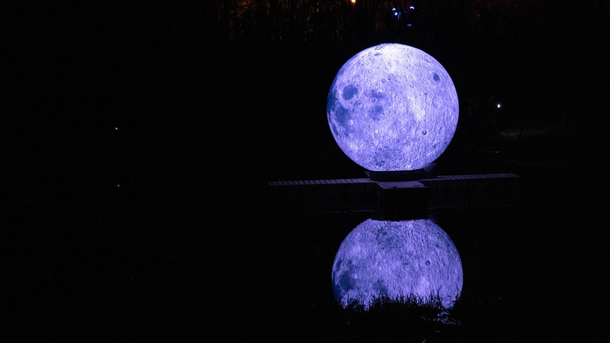 Model Měsíce se nádherně odrážel na hladině řeky Radbuzy