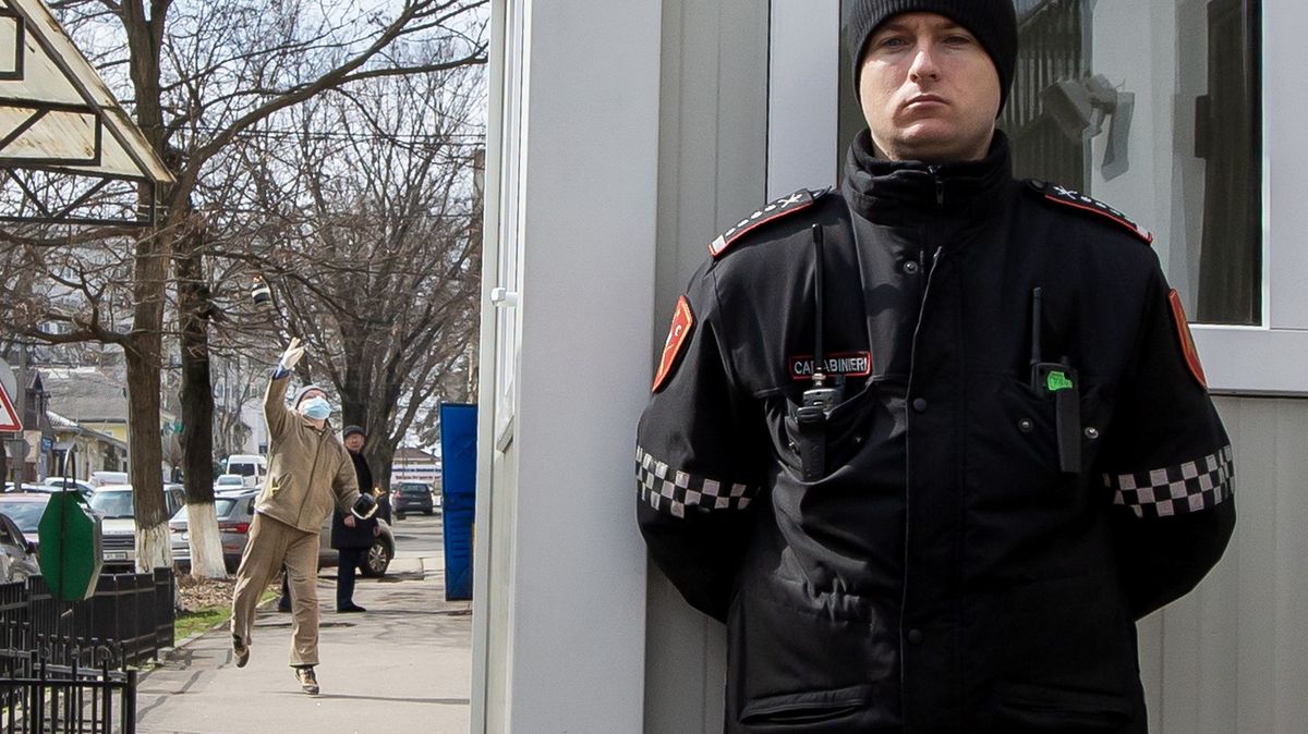 Na ruskou ambasádu v Moldavsku hodil neznámý muž Molotovovy koktejly