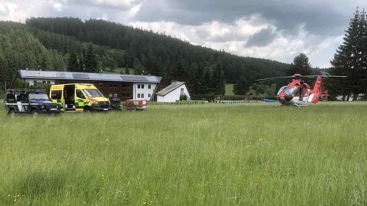V bikeparku na Bruntálsku se zranil cyklista, letěl pro něj vrtulník