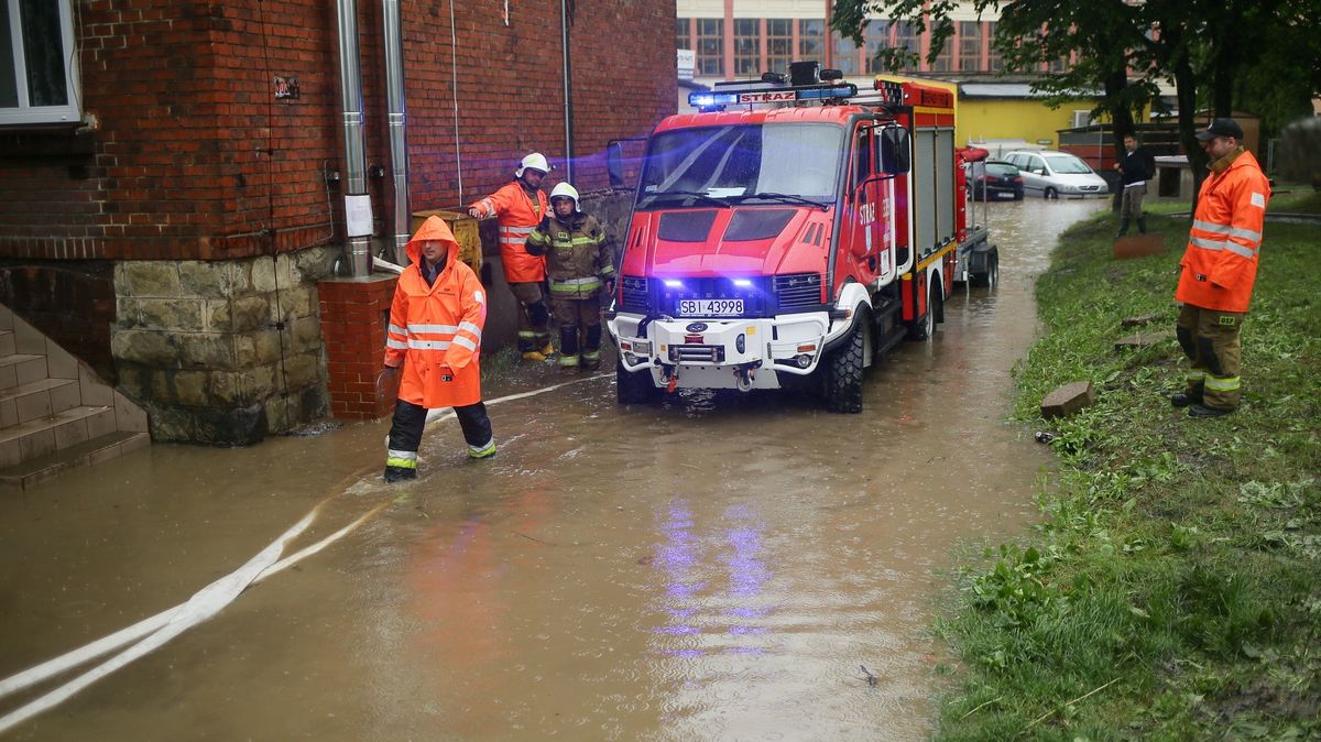 Záplavy udeřily i na jihu Polska. S velkou vodou bojuje také Krakov