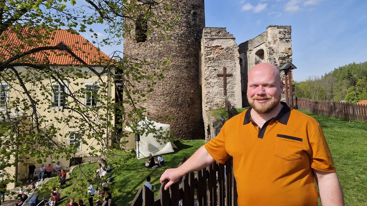 Kastelán se rozhodl po 17 letech odejít z milovaného hradu, koupil si vlastní zámek