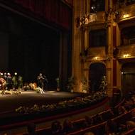 Poslední rozloučení se konalo v prostorách Divadla na Vinohradech.