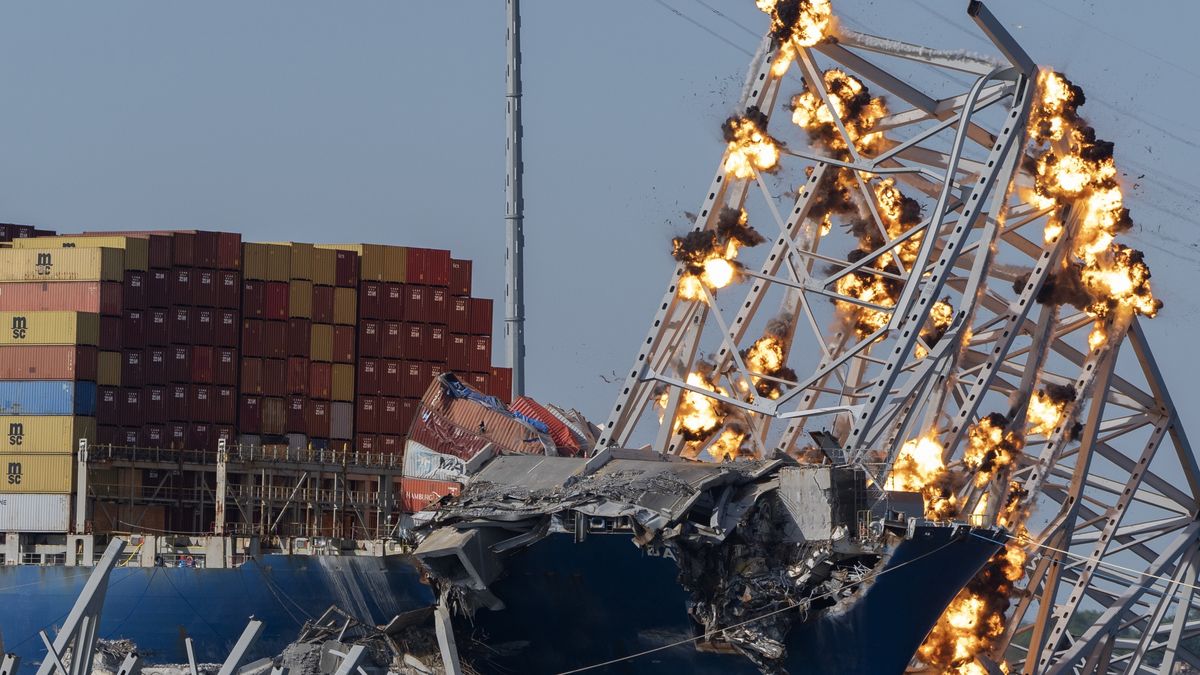Sedm týdnů po nárazu lodi v Baltimoru je na palubě stále uvězněno 21 lidí