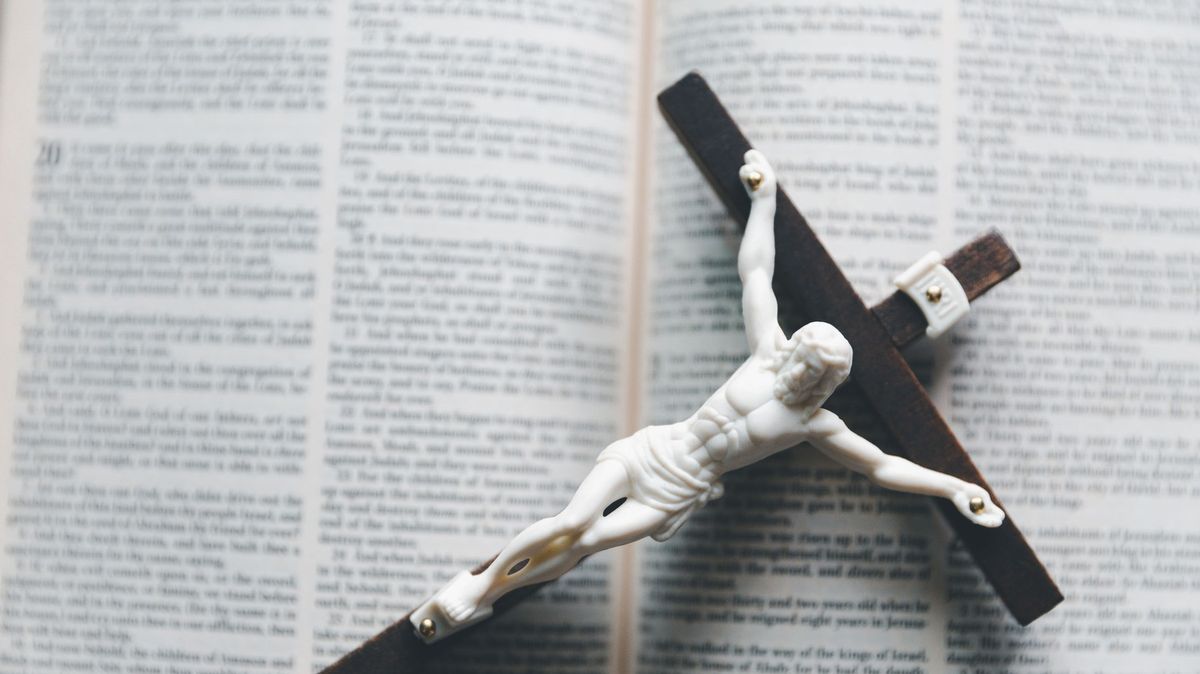 Polského žáka převlečeného za Krista „ukřižovali“