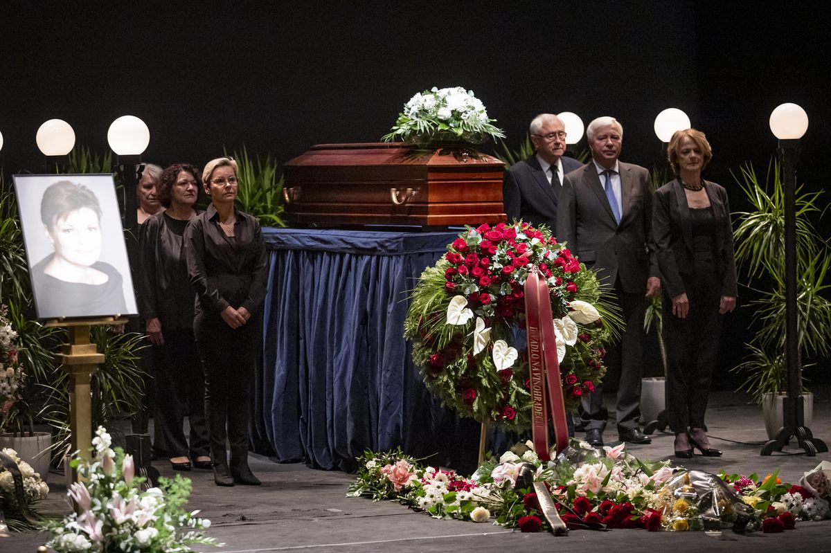 FOTO: Rodina, přátelé a veřejnost se rozloučili se Simonou Postlerovou