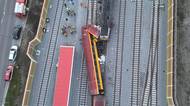 Záběry z kamery: RegioJet před srážkou stihl zastavit, pomalu jedoucí vlak ho stejně zdemoloval