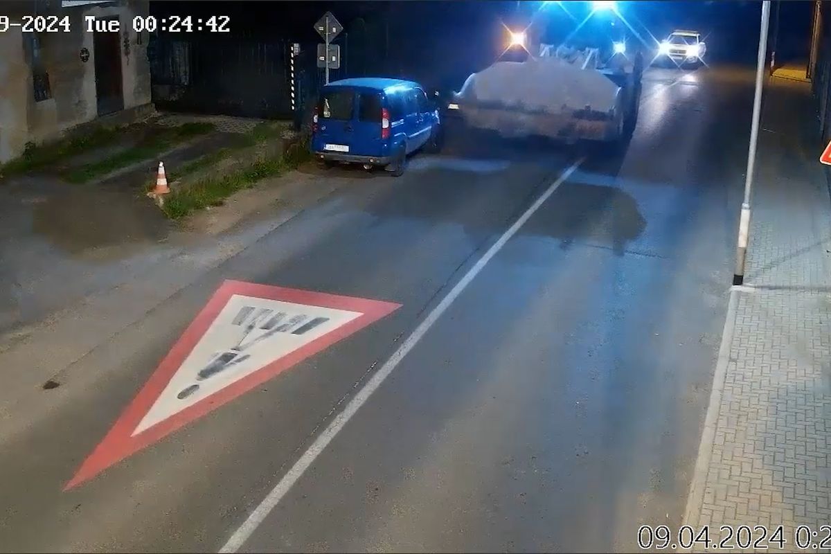 Strážníci na Teplicku honili nočními ulicemi opilého řidiče bagru