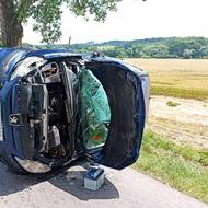 Havarovaný vůz u Kelče na Vsetínsku.