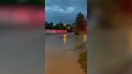 Drsné záběry z bleskových povodní na Zlínsku. Ulice se proměnily v řeku