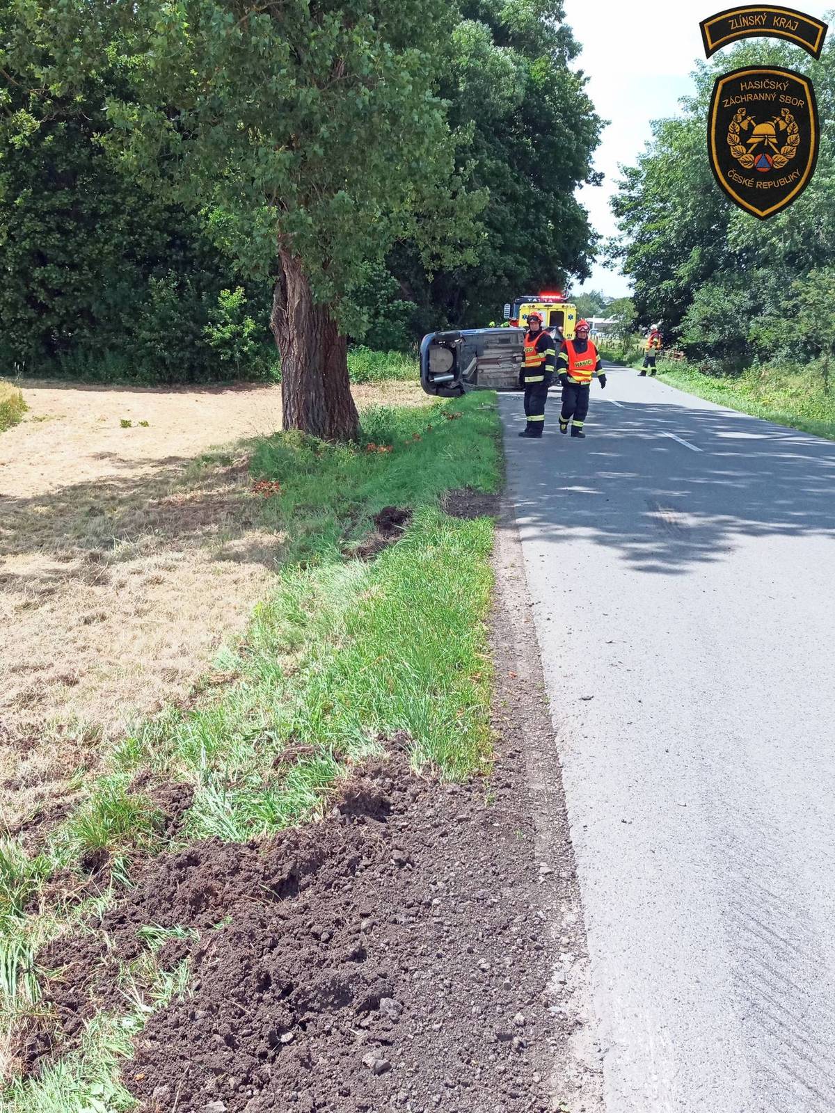 Havarovaný vůz u Kelče na Vsetínsku.