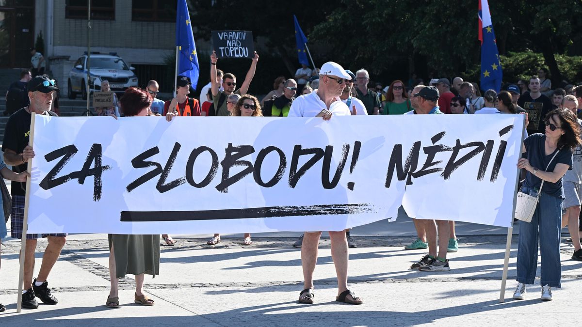 Slovenský parlament omezil shromažďovací právo