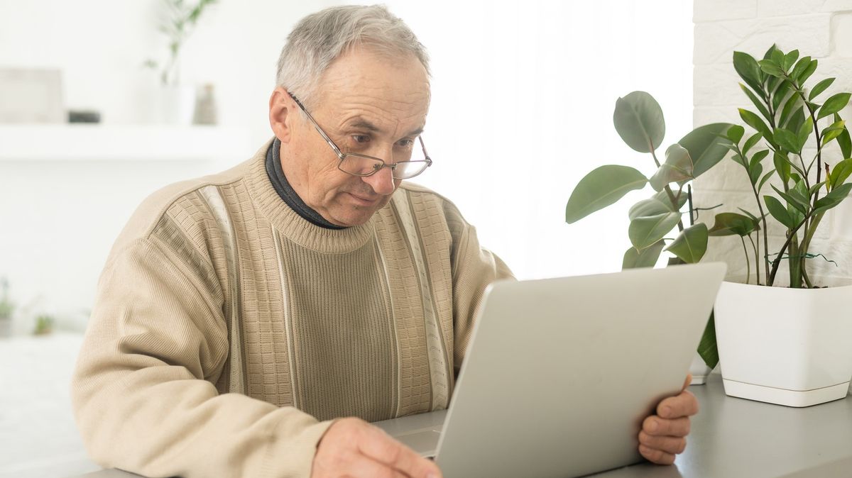 O důchod lze zažádat i přes internet. Aplikace ukáže jeho přibližnou výši