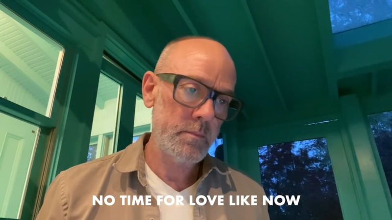 Frontman R.E.M. poslal novou píseň z domácí izolace