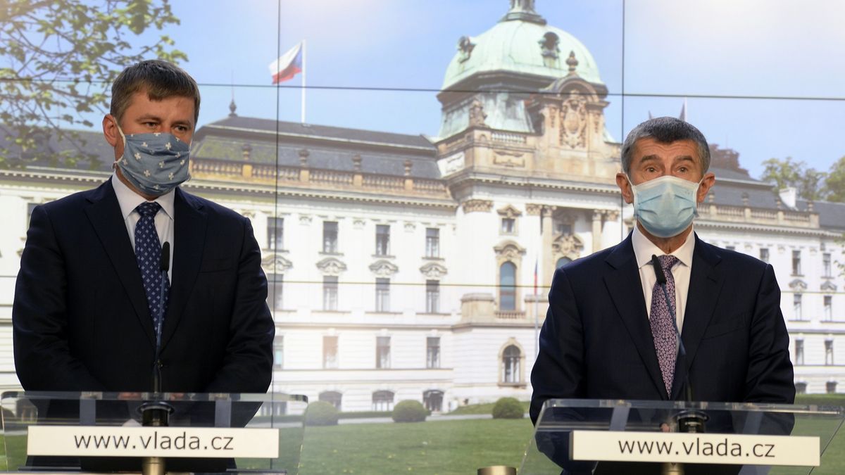 Vyhoštění dvou Rusů je dobrý začátek, oceňují vládu čeští politici