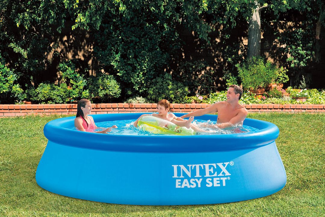 Samonosný bazén Easy Set s nafukovacím prstencem je z vysoce kvalitního 3x zesíleného PVC. Kapacita 2419 bez filtrace. Cena 799 Kč. 