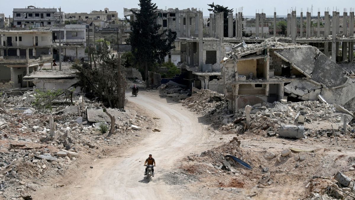 Ve válce v Sýrii zemřelo za 10 let skoro půl milionu lidí