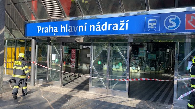 Vlak na hlavním nádraží v Praze zabil muže