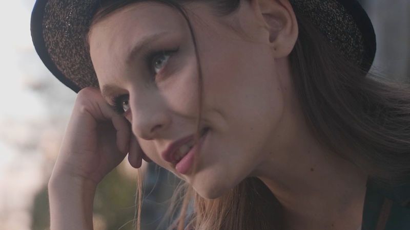 Kateřina Marie Tichá má k singlu Sami emotivní videoklip
