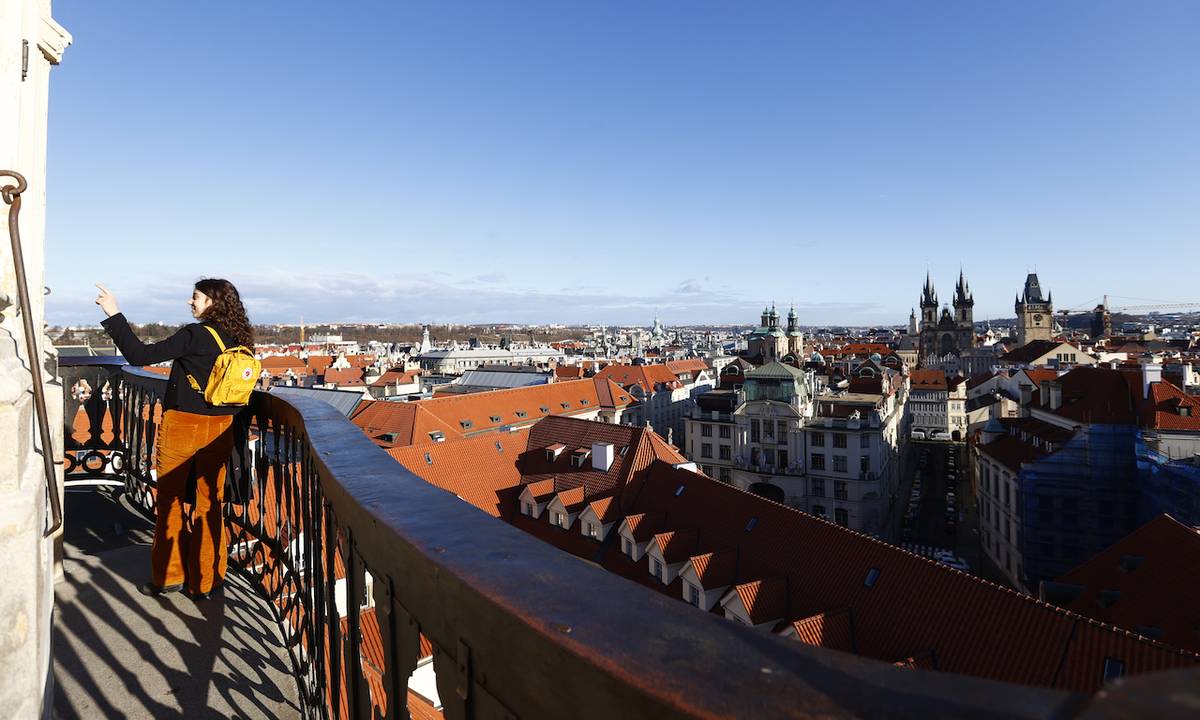 Na ochoz Astronomické věže vede více než sto sedmdesát schodů.