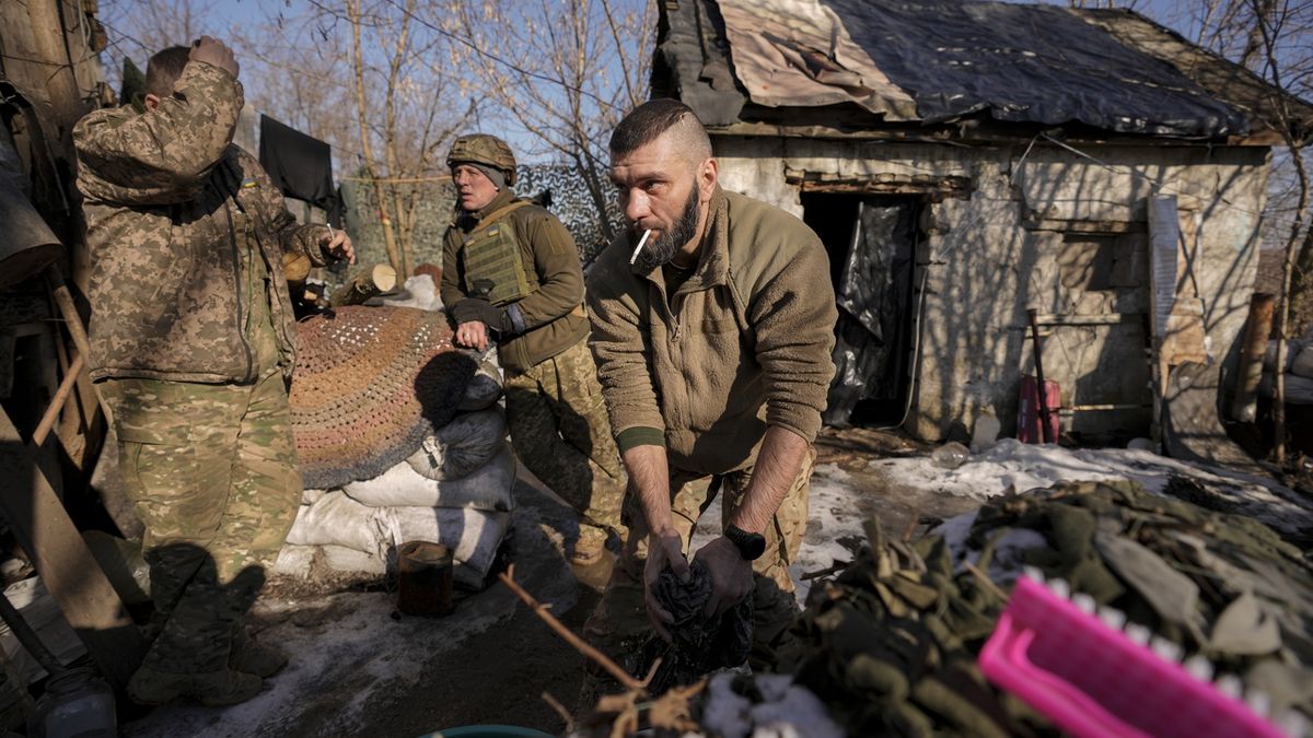 Opilí ukrajinští vojáci zabili dva civilisty v Doněcké oblasti