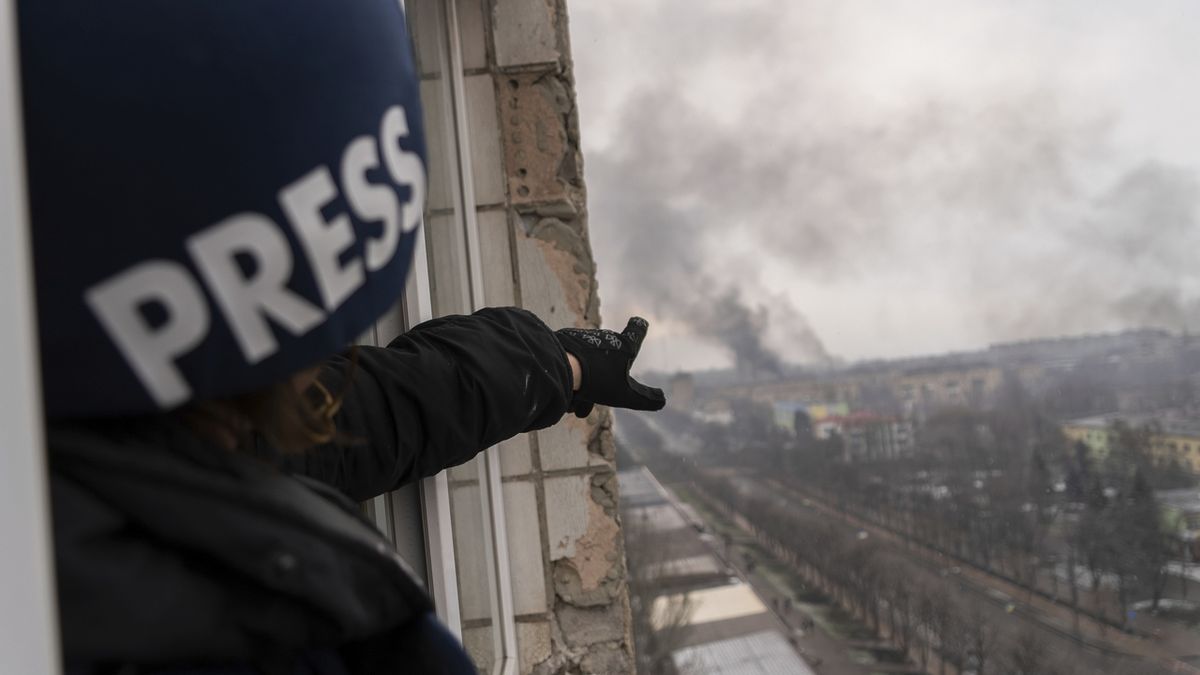 Po dvojici posledních novinářů v Mariupolu šli Rusové, utekli na poslední chvíli